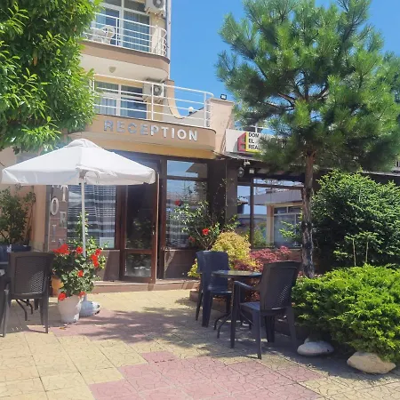 Santorini 酒店 *