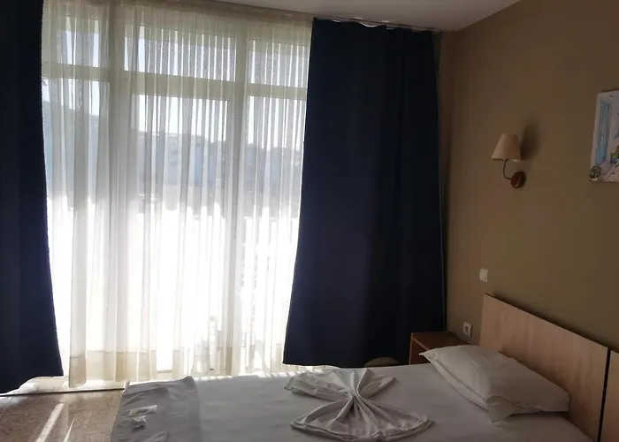 Хотел Santorini Свети Влас